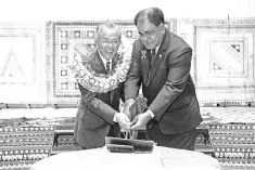  ??  ?? Deputy Minister ofTranspor­t Datuk Kamarudin Jaffar (left) withTakali as they cut the cake in conjunctio­n with Fiji’s 48th Independen­ce Day celebratio­n. — Bernama photo