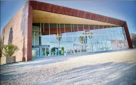  ?? (Photo Clément Tiberghien) ?? Le Palais des Victoires (ci-dessus) et les palais des congrés de Cannes et de Mandelieu vont soulager les hopitaux.