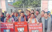  ?? HT PHOTO ?? Union minister Anurag Thakur campaignin­g for the BJP in Sigra area of Varanasi on Thursday.