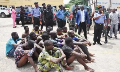  ??  ?? Lagos State Commission­er of Police, Imohimi Edgal (with a microphone), parades suspected bandits in Lagos yesterday, who were arrested for allegedly causing trouble during the APC primaries at Ijora in Lagos