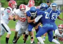  ?? TANIA BARRICKLO — DAILY FREEMAN ?? Rondout’s Chris Ferrari runs with ball during Ganders’ 40-0 triumph over Onteora.