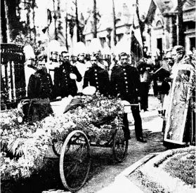  ??  ?? ►
Sus restos llegan al Cementerio General de Santiago en 1895.