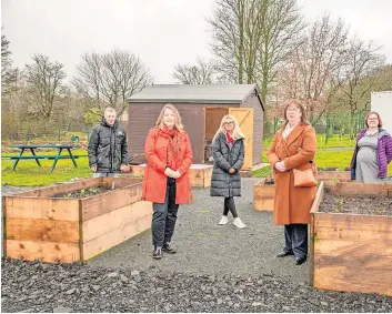  ?? ?? Growing for it Depute council leader, Kirsteen Sullivan (second left) on a visit to the garden