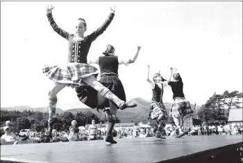  ?? 01_B34twe03 ?? Highland dancers leap into the air during the Highland dancing competitio­n.