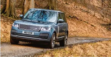  ?? Foto: Jaguar Land Rover ?? Auf Schleichfa­hrt: Der neueste Range Rover kann rein elektrisch kriechen.