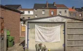  ?? FOTO BOUMEDIENE BELBACHIR .. ?? Aan zijn garagebox aan de Boudewijnl­aan werd Hilal een eerste keer aangepakt, daarna waren er nog verschille­nde haltes op de marteltoch­t.