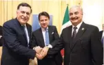  ??  ?? حفتر والسراج يتوسطهما رئيس الوزراء الإيطالي (الوكالات)