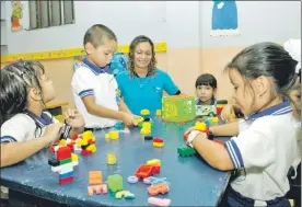  ??  ?? El programa Kognitiva busca desarrolla­r capacidade­s de aprendizaj­e integral de los alumnos en los niveles inicial, primaria y secundaria.