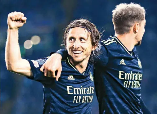  ?? ?? Ayuda. Luka Modric celebra su gol, el segundo del Real Madrid al Celtic de Escocia.