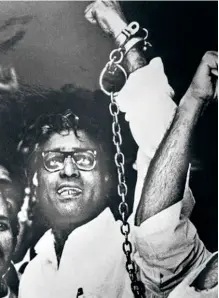  ?? ?? GEORGE FERNANDES under arrest during the all India railway strike in May 1974.