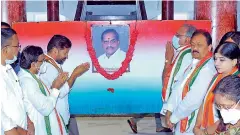  ?? —
P. SURENDRA ?? TPCC president Revanth Reddy pays floral tributes to former united AP CM Y.S. Rajasekhar Reddy on the occasion of his 12th death anniversar­y at Gandhi Bhavan on Thursday. Former MP K.V.P. Ramchandra Rao, ex-PCC president Ponnala Laxmaiah, former Minister Md. Shabbir Ali and others are also seen.