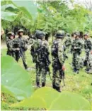  ?? AFP ?? Soldados colombiano­s revisaron la zona limítrofe.