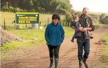  ?? SIMON O’CONNOR/FAIRFAX NZ ?? Parani and Russell Gibbs with granddaugh­ter Harper,2, will fight any attempts to take part of their land under the Public Works Act.