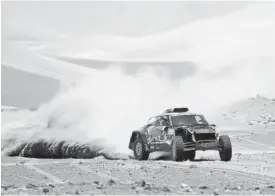  ?? Foto: Efe ?? Carlos Sainz (Mini), en la sexta etapa del Rally Dakar.