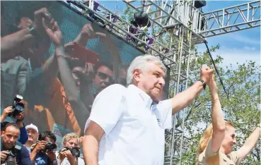  ??  ?? El candidato a la presidenci­a de México por MORENA inició su campaña en la vecina ciudad