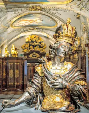  ?? ?? Reliquienb­üste des heiligen Hippolyt, Holz, versilbert, vergoldet, um 1700.