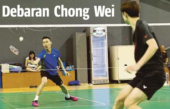  ?? [FOTO EIZAIRI SHAMSUDIN/BH] ?? Chong Wei ketika latihan di Akademi Badminton Malaysia.