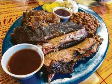  ?? J.C. Reid / Contributo­r ?? With dishes such as the three-meat plate, New Zion Missionary Baptist Church Barbecue in Huntsville still makes authentic East Texas-style barbecue.