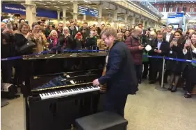  ??  ?? (L) Elton John playing the piano (R) Jeff Goldblum
