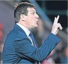  ??  ?? St Johnstone boss Tommy Wright gives instructio­ns.