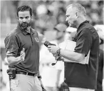  ?? AL DIAZ/MIAMI HERALD ?? UM defensive coordinato­r Manny Diaz, left, has reportedly emerged as one of the targets to fill the newly vacant head coaching job at Temple.