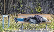  ?? FOTO: SOEREN STACHE ?? Für Obdachlose, die im Freien übernachte­n müssten, wird es bei Kälte gefährlich.
