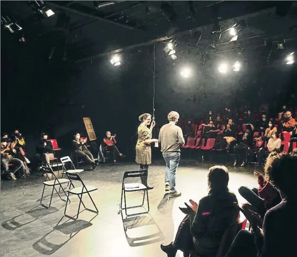  ??  ?? El festival Temporada Alta retomaba ayer los espectácul­os con público con el Torneig de Dramatúrgi­a que tuvo lugar en La Planeta de Girona