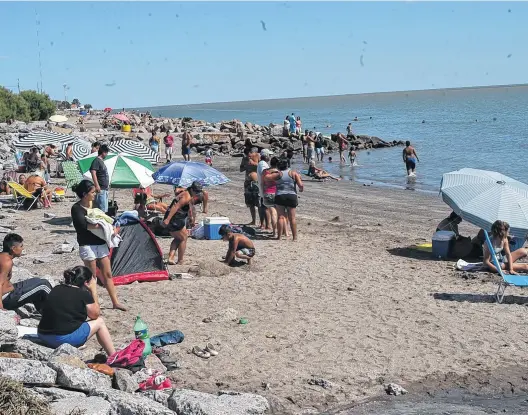  ??  ?? El balneario Arroyo Pareja invita a disfrutar de un lugar tranquilo, agradable. Está situado a pocos minutos de la ciudad de Punta Alta.