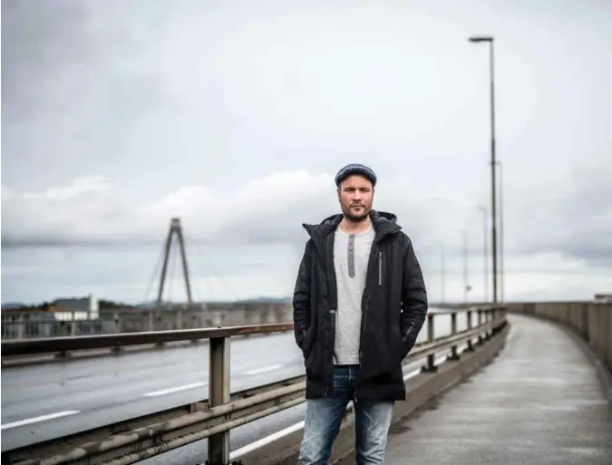  ?? ANDERS MINGE ?? Rune Salvesens nye roman «Resten av dagene vil drukne i fjorden» startar på Bybrua i Stavanger, med ei ung jente som vurderer å sleppa taket.