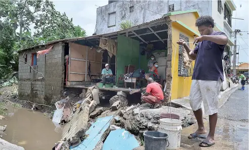  ?? KELVIN MOTA. ?? Tormenta Isaías dejó lluvias considerab­les en el Este del país y causó daños importante­s a infraestru­cturas y viviendas.