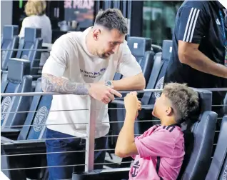  ?? ?? Lionel Messi estuvo en la tribuna en el juego de ida.