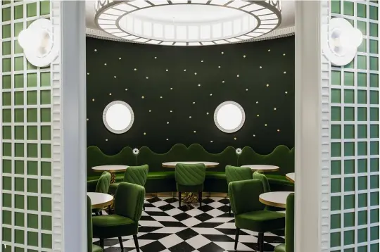  ??  ?? 1
1. Le salon étoilé imaginé par India Mahdavi, tel un théâtre vert et or aux tables rondes, à la banquette carrousel et au sol de marbre en losanges. 2. Détail en stuc lové dans l’arrondi d’un dossier. 3. Le restaurant aux tons pastel, un jardin de...