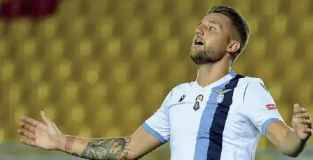  ?? ?? Affaticato
Sergej Milinkovic­Savic, 25 anni: a Lecce ha giocato solo 45’