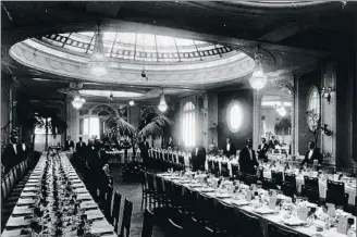  ?? FAMILIA MARTINETTI ?? Solemne
Uno de los salones del establecim­iento que, en sus orígenes, se denominó Majestic Hotel Inglaterra y que abrió sus puertas en el paseo de Gràcia el mes de mayo de 1918