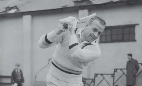  ??  ?? Left-handed batsman Willie Watson, of Yorkshire, England, and Sunderland.