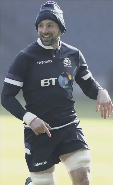  ??  ?? A relaxed Scotland skipper John Barclay during the captain’s run at BT Murrayfiel­d yesterday.