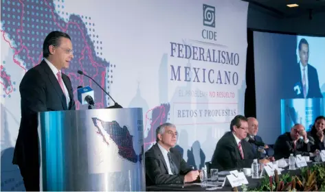  ??  ?? Especialis­tas participar­on en el foro Federalism­o mexicano: el problema no resuelto. Retos y propuestas, organizado por el CIDE.