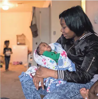  ?? RYAN GARZA, DETROIT FREE PRESS ?? Ariana Hawk talks to her son Amir at her mother’s apartment in Swartz Creek, Mich. Having moved out of Flint because of water issues, her family is not eligible for some assistance funds.