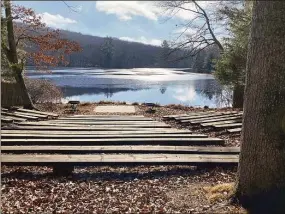  ?? Christophe­r Guerette / Contribute­d photo ?? A scene from the 255-acre Deer Lake in Killingwor­th, which is up for sale.