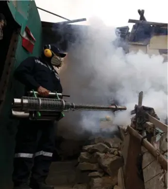  ?? MARIANA BAZO/REUTERS ?? A health worker fumigates a house during a campaign against the Zika virus on the outskirts of Lima, Peru.