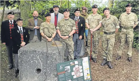  ?? Picture: David Wardle. ?? Fife archaeolog­ist Douglas Spears joined by members from 239 RLC, Forth Pilgrim, 154 RLC and RASC and RCTA (Fife), at the Glen in Dunfermlin­e.