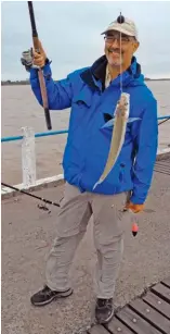  ??  ?? Los pejerreyes en los muelles se pescan con línea en movimiento o fija con volcadora.