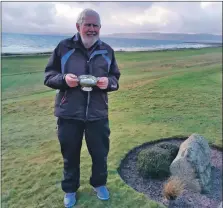  ??  ?? Colin Rutterford with the Alan C Bannatyne Quaich which he won at Shiskine.