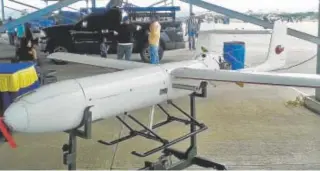  ?? // ABC ?? Tanque del Ejército bolivarian­o y dron Mohajer-2 en una base en Venezuela