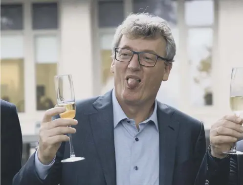  ?? ?? • Princeton University professor David Macmillan sticks out his tongue while raising a toast with other Nobel laureates