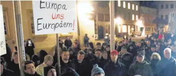  ?? FOTO: ARC/ DPA ?? Dieses Foto entstand bei einer Pegida- Demonstrat­ion in Villingen- Schwenning­en Anfang des Jahres.