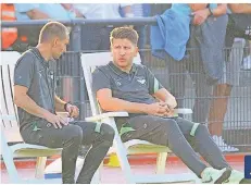  ?? FOTO: FUPA ?? Trainer Bekim Kastrati und Assistent Oliver Wersig (links) sind beim Oberligist­en Teutonia zurückgetr­eten.