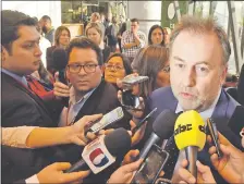  ??  ?? El ministro de Hacienda del gobierno electo, Benigno López, asistió ayer al informe del presidente Horacio Cartes.