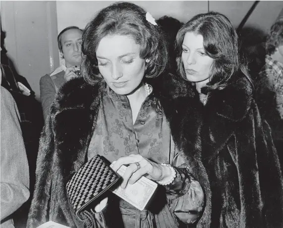  ?? — GETTY IMAGES FILES ?? Yasmin Aga Khan, half sister of the Aga Khan, right, with Margaret Trudeau on March 11, 1977 in New York City.