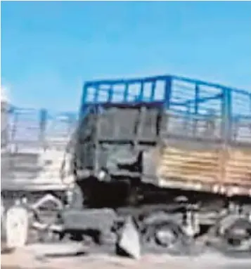  ?? // ABC ?? Camiones argelinos bombardead­os por Marruecos esta semana